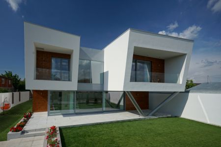Vedere dinspre stradă Casa N