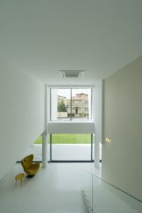 Livingul văzut de la etaj Casa N