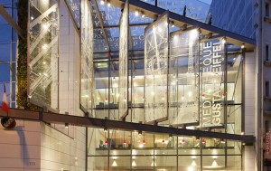 Mediatecă la Levallois-Perret - fațada principală